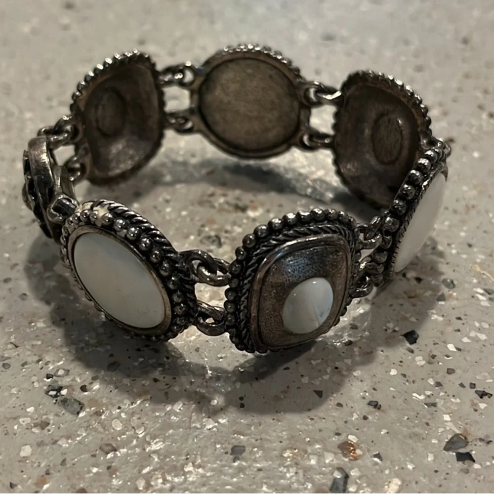 VINTAGE PREMIER DESIGNS MOTHER OF PEARL SILVER TONE CHUNKY BRACELET